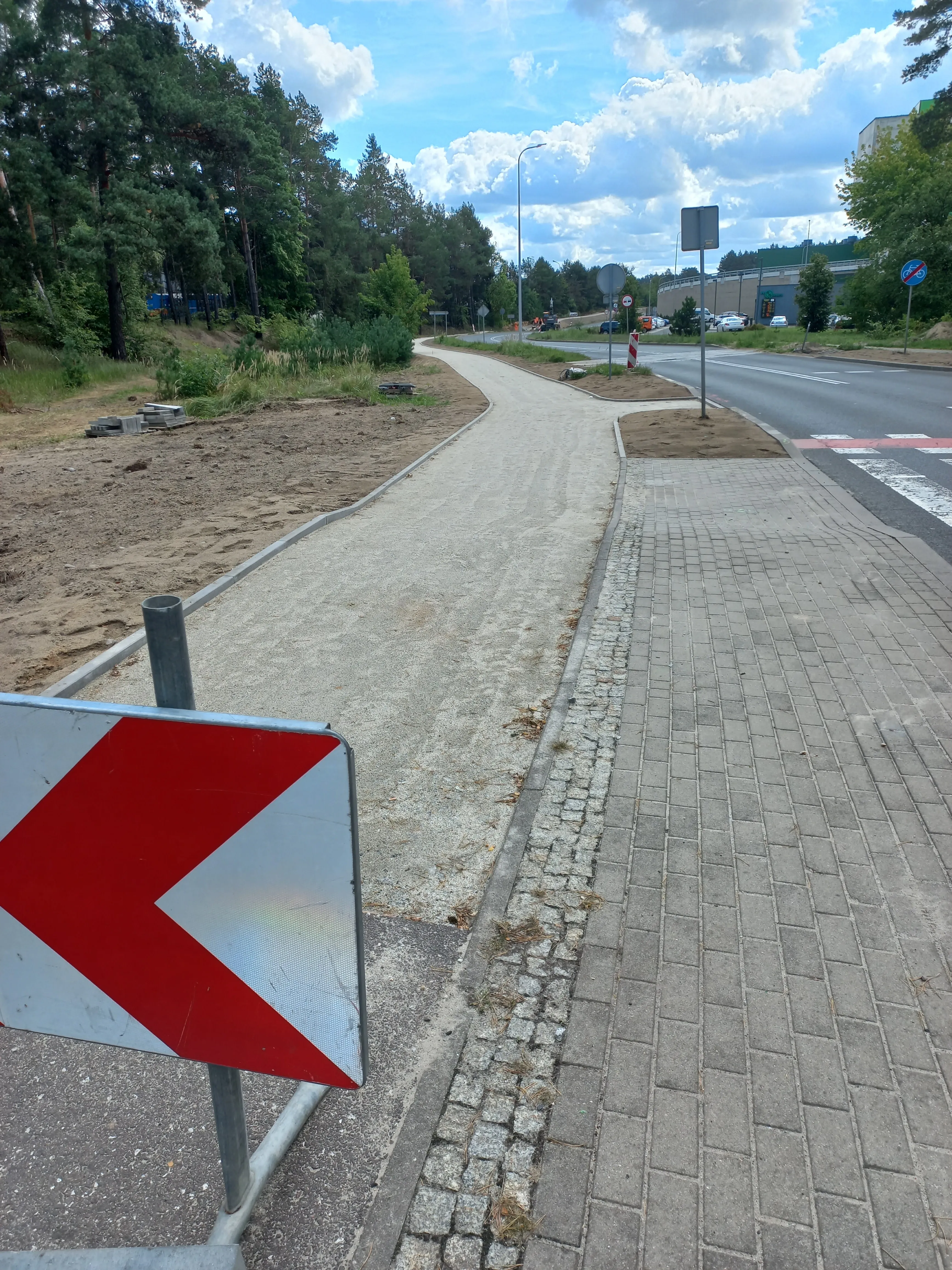 Nowy ciąg pieszo-rowerowy przy ul. Petersona. Bezpieczniej w sąsiedztwie bydgoskiej ekoelektrociepłowni